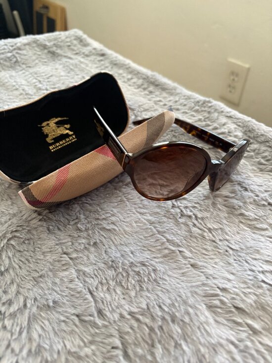 Burberry Sunglasses – Tortoiseshell (Model B4111)